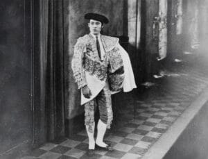 An evocative archival photograph depicting Vicente Blasco Ibáñez dressed in traditional bullfighting attire, preserved in the University of Tulsa archive. This image highlights the author’s deep engagement with Spanish popular culture, spectacle, and national identity—elements that resonate throughout the works of Vicente Blasco Ibanez. As part of the University of Tulsa’s Blasco Ibáñez photographic archive, the image offers cultural context for novels such as Sangre y arena, illuminating the intersections of literature, performance, and Spanish tradition.