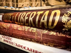 Detailed archive image showing the spine of Arte y Libertad alongside Los Cuatro Jinetes del Apocalipsis by Vicente Blasco Ibáñez (Vicente Blasco Ibanez). Captured in an academic archive setting, the photograph emphasizes typographic design, library markings, and the physical history of Blasco Ibáñez’s influential works.